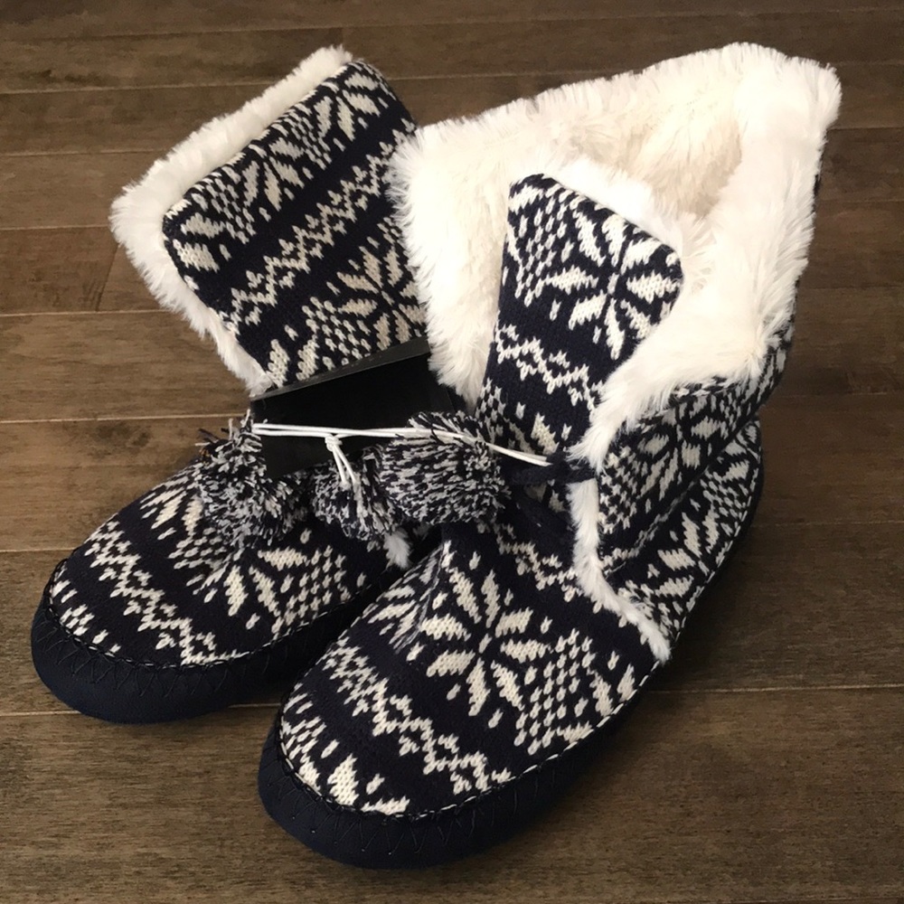 NWT Navy and white knit slippers